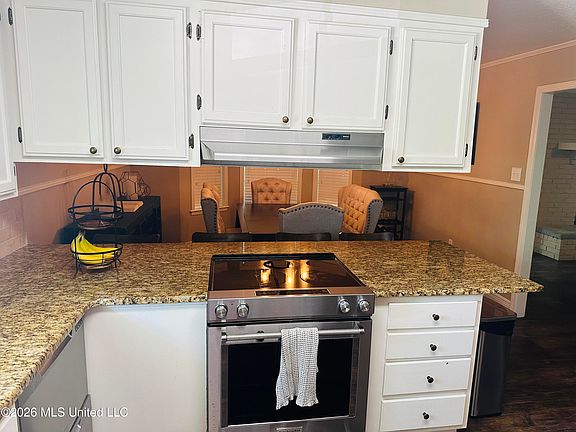 3rd image of 352 Terry Cir