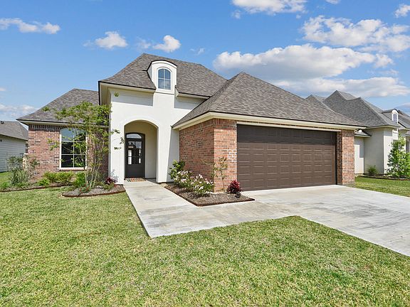 3rd image of 207 Old Road Dr