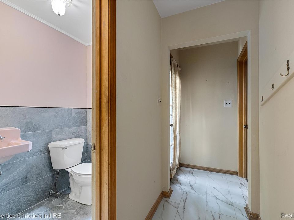 19262 Strathcona Dr, photo 19