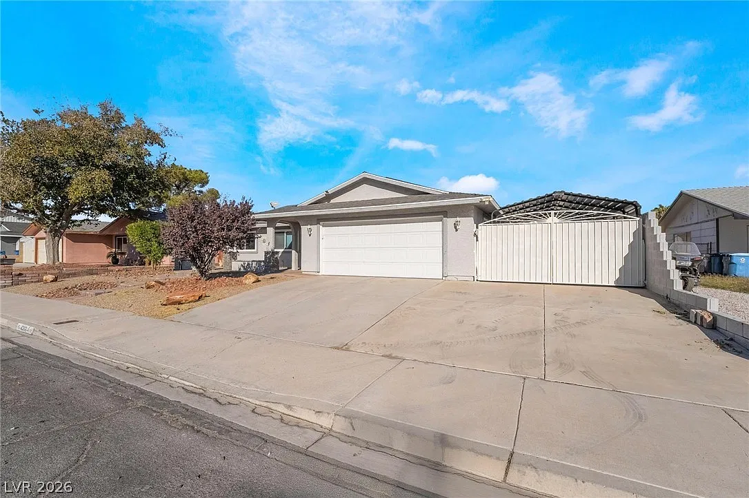 3 bed, 2.0 bath, 1620 sqft, $2,200 — Photo 2