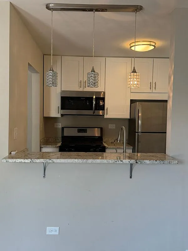 2 bed, 1.0 bath, 966 sqft, $2,100 — Photo 3