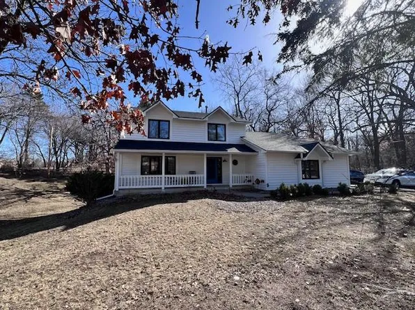 4323 Woodhill Rd, Minnetonka, MN 55345
