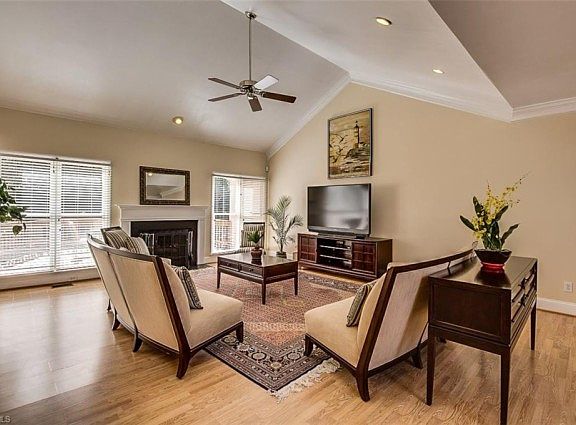 4th image of 505 Willowview Dr