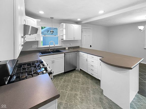 3rd image of 7013 Mikesell Dr