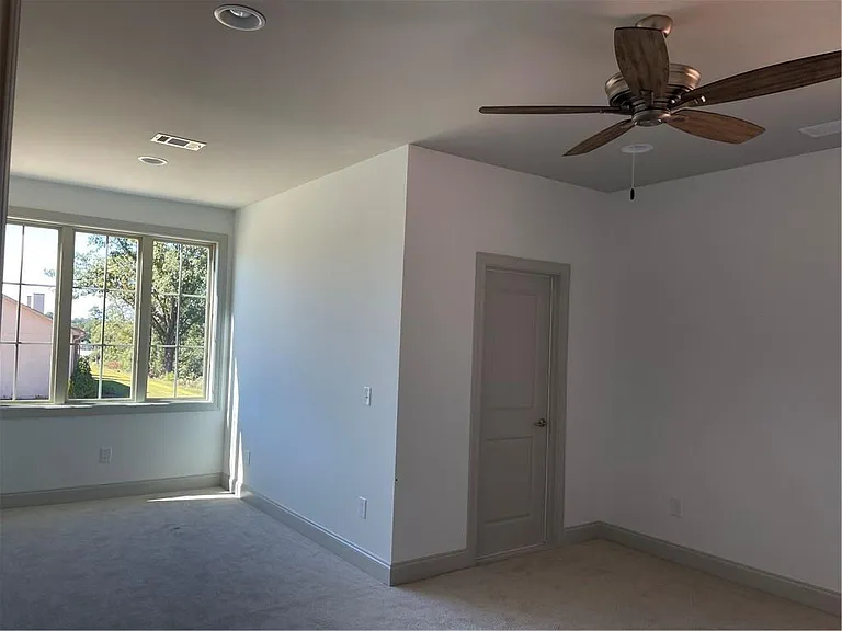 441 Windsor Dr — Photo 18