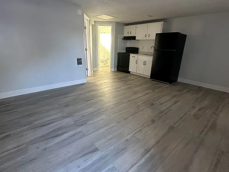 Spacious 1 Bedroom / 1 Bathroom apartment with a comfortable and functional layout. — Photo 9