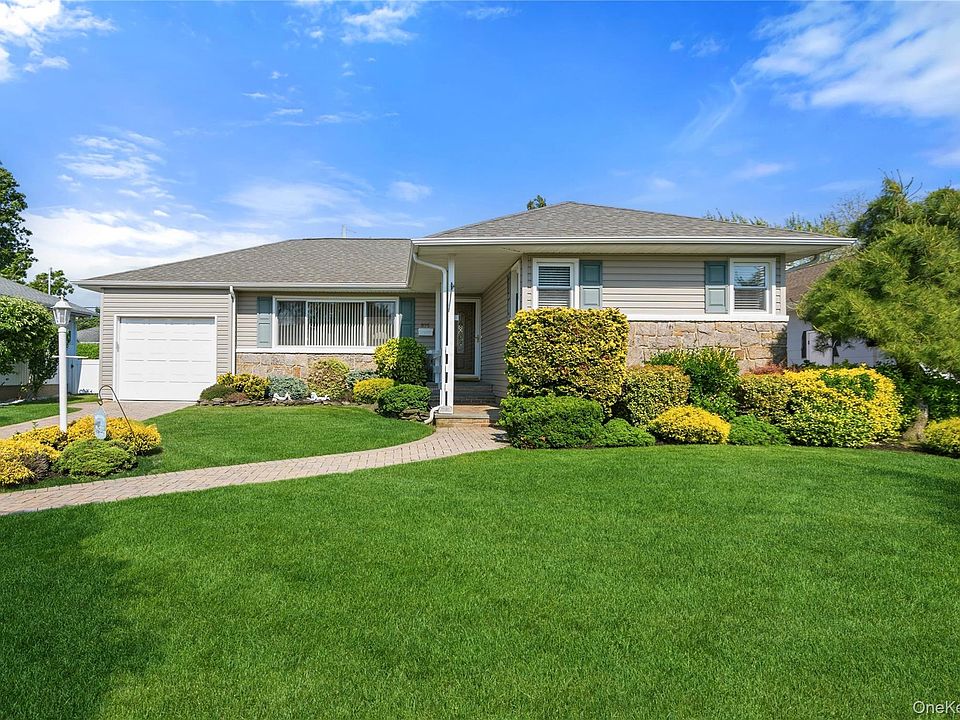 1st image of 895 Iris Drive