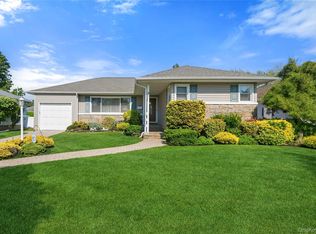 895 Iris Dr, Bellmore, NY 11710