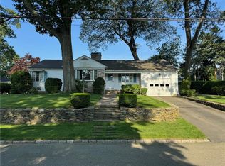 162 Glen Ridge Rd, Cranston, RI 02920
