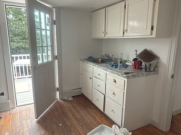 5th image of 138 Winter St APT 3
