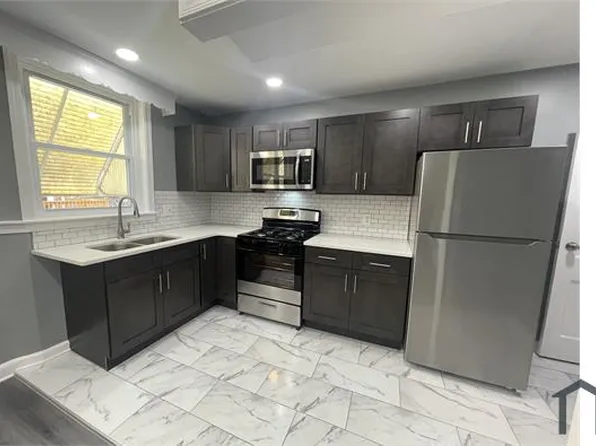 2522 S Ashford St, Philadelphia, PA 19153