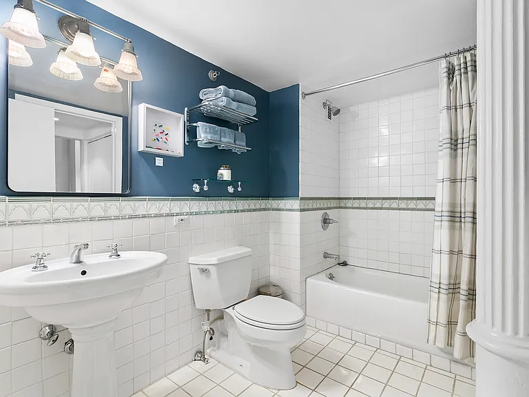 121 W 20th St #2D — Photo 10