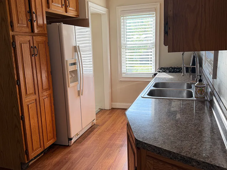 1623 S East Ln — Photo 3