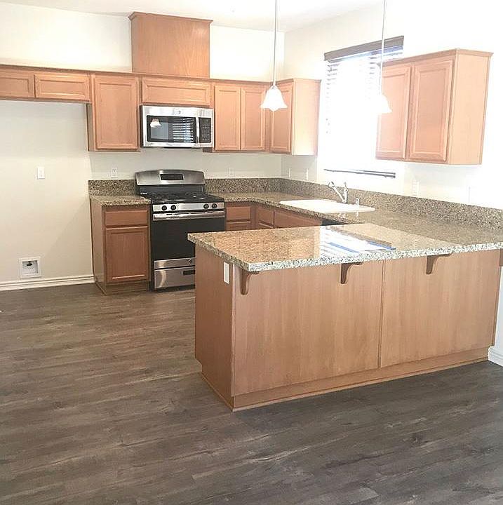 2nd image of 275 T-diamond Way
