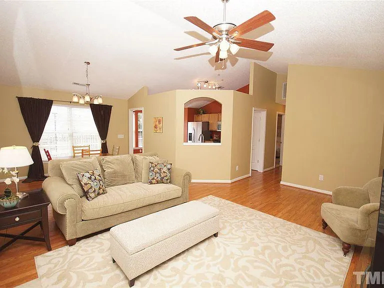 6901 Dawnalia Ct — Photo 9