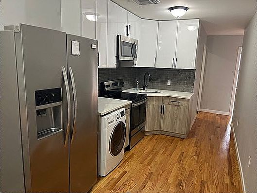 2nd image of 2128 2nd Ave #B
