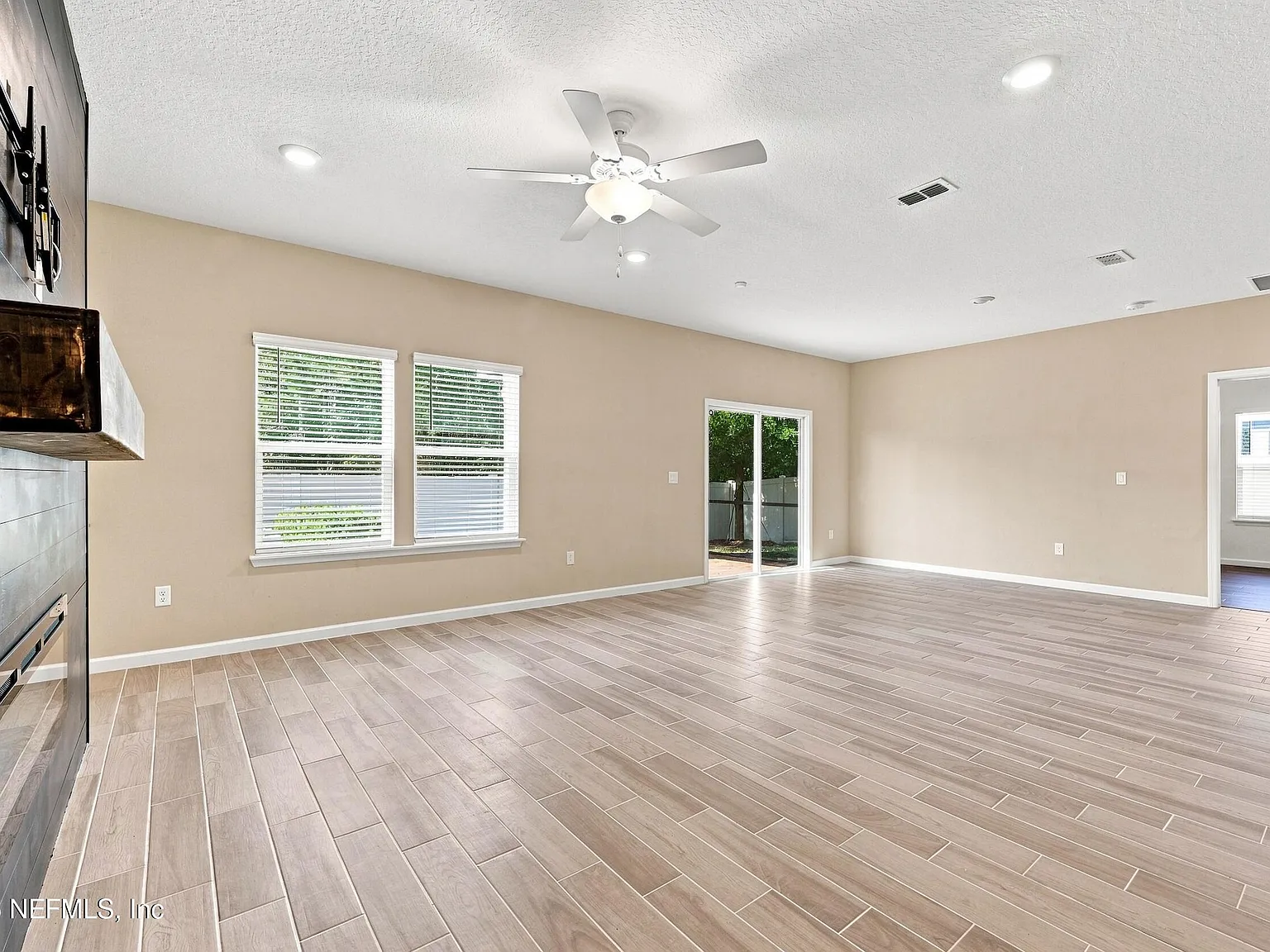 3 bed, 2.0 bath, 1548 sqft, $2,200 — Photo 3