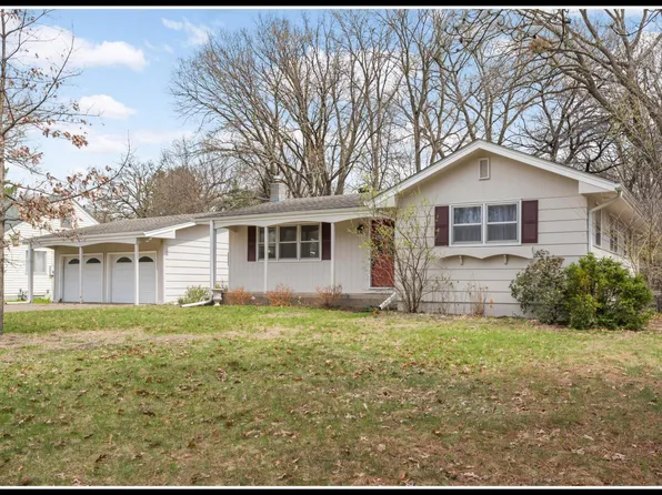 7075 Knollwood Dr, Mounds View, MN 55112