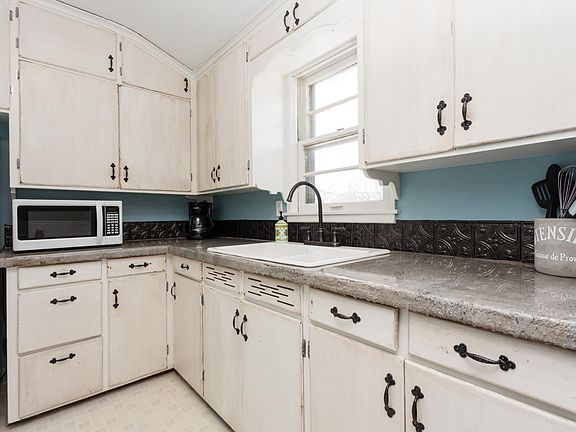 4th image of 810 Kenwood St #2
