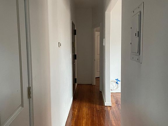 3rd image of 82 Saint Andrews Pl APT 4D