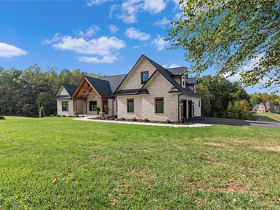 2nd image of 113 Stonecroft Rd