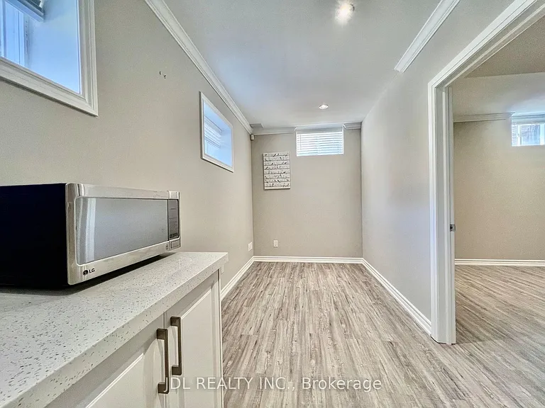 21 Brookgreene Cres — Photo 7
