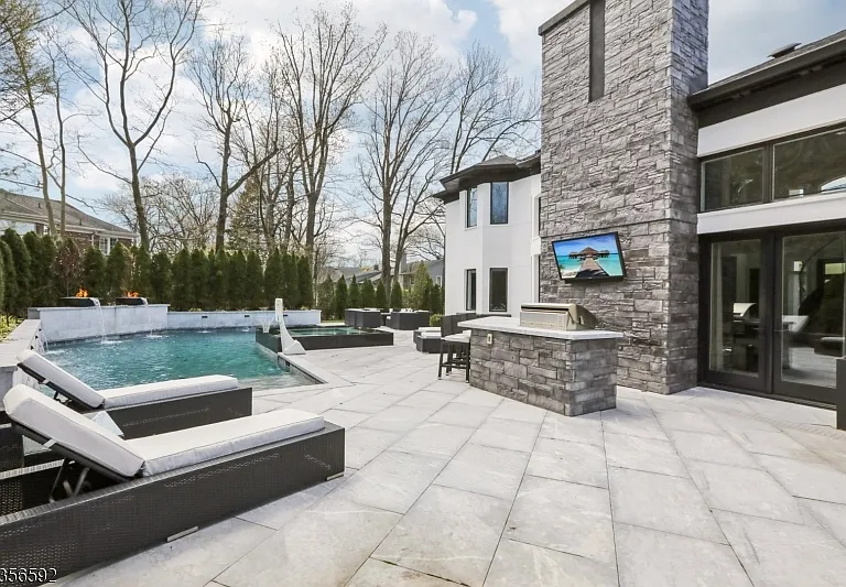 63 Roberts Rd — Photo 38