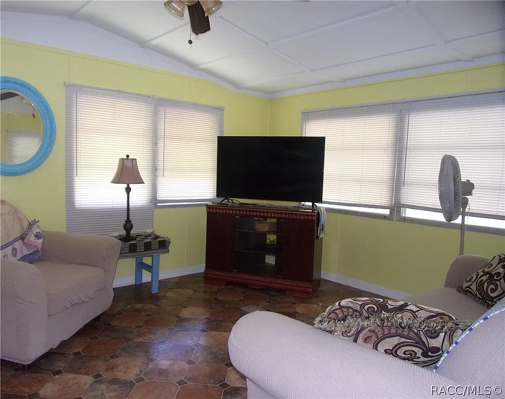 2 bed, 552 sqft, $1,200 — Photo 4