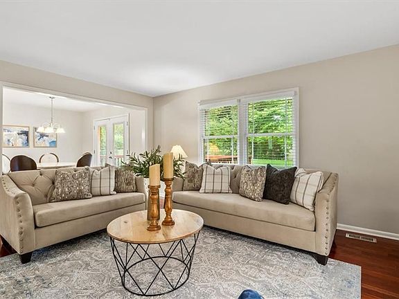 5th image of 2 Great Castle Ct