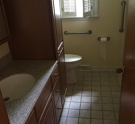 5th image of 15 Patricia Ln
