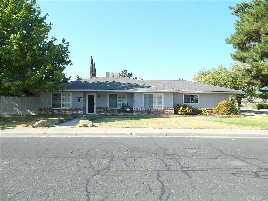 480 Center St photo 1
