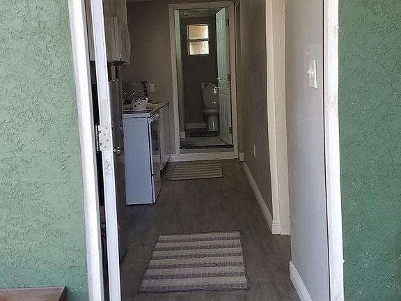 5th image of 2223 22nd Ave S #2