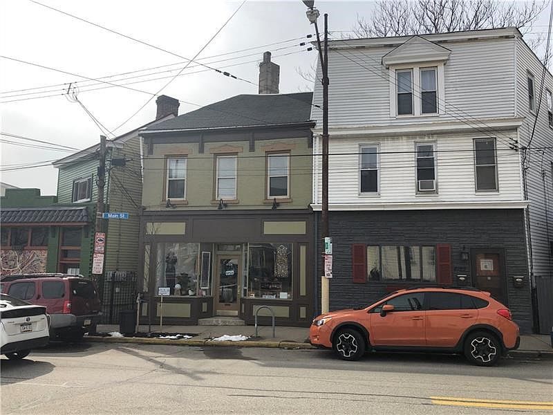 2nd image of 4122 Main St