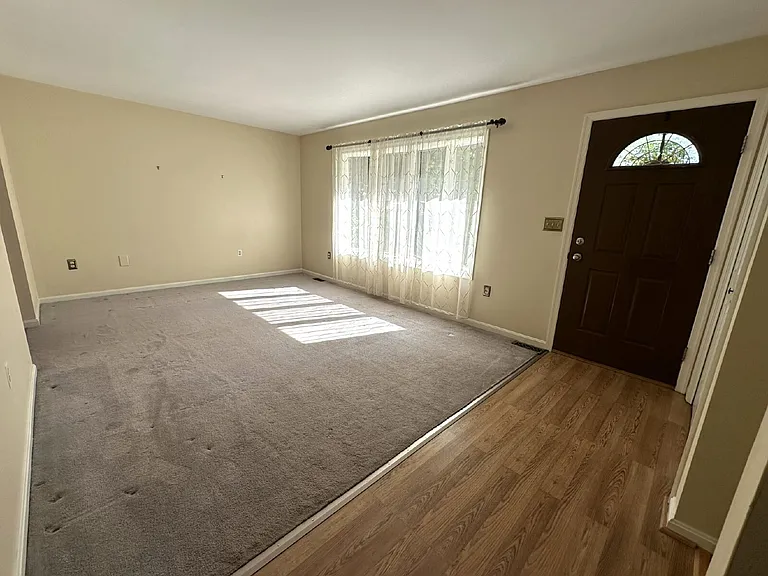 656 Alpine Ln — Photo 2