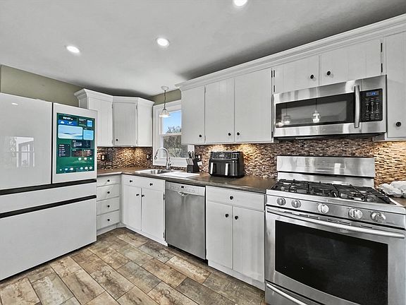 4th image of 23 Rachael St