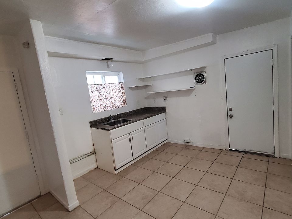 1st image of 2372 Beaumont St #3