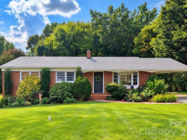 561 Forest Way Dr, Fort Mill, SC 29715