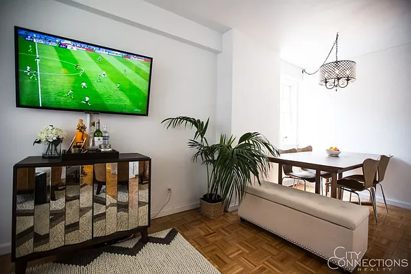 Rented by City Connections Realty | media 20