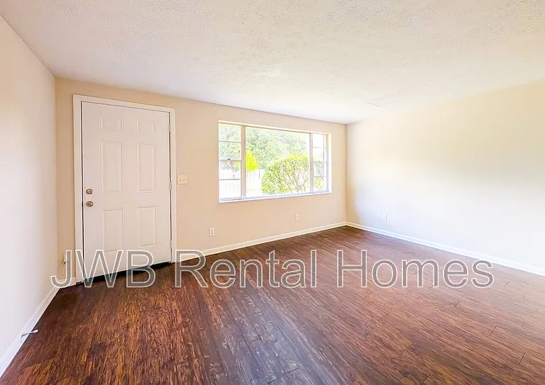 5742 Newberg Ln — Photo 4