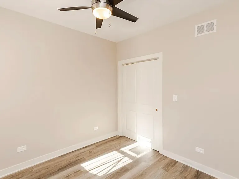 3603 W Ainslie St #G — Photo 9