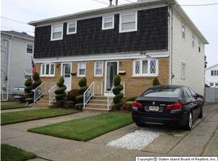 35 Slater Blvd, Staten Island, NY 10305