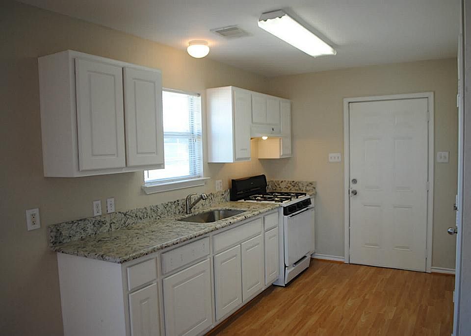 1st image of 4826 Brisbane Dr