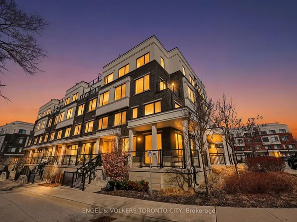 300 Alex Gardner Cir Unit 42, Aurora, ON L4G 3G5