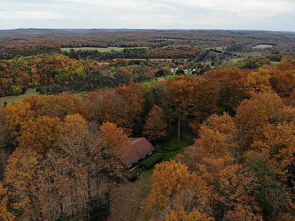 3rd image of 82 Woodland Hts