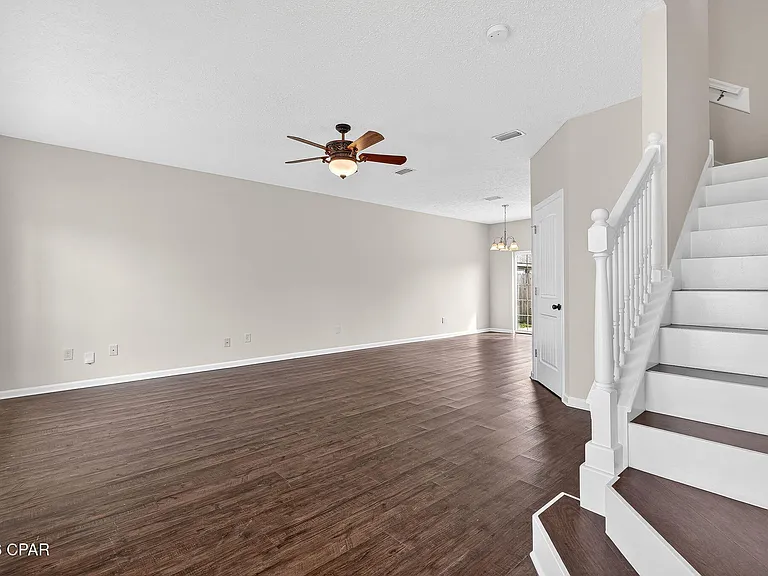 2605 Avondale Ct — Photo 4