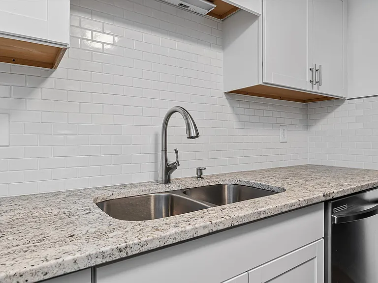 2938 E Saint Marks Rd — Photo 12
