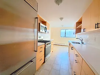 Rented by Julien Aractingi, LREB
