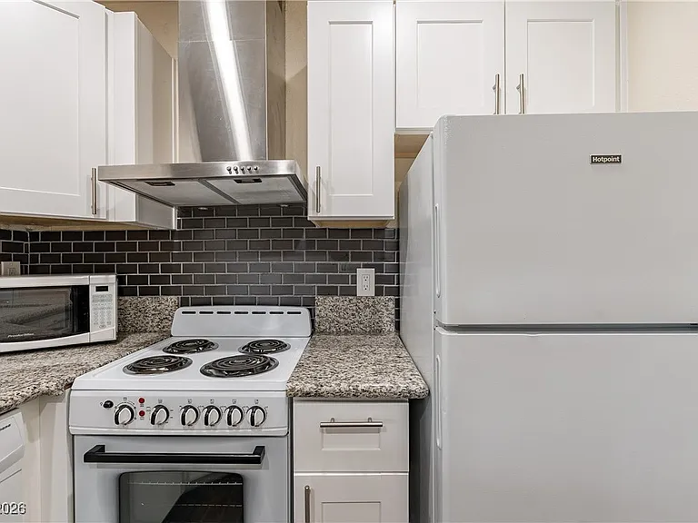 450 Elm Dr #206 — Photo 10