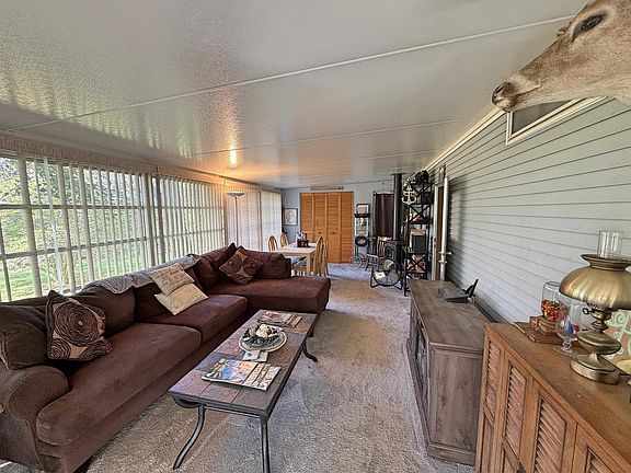 3rd image of 455 Aspen Way