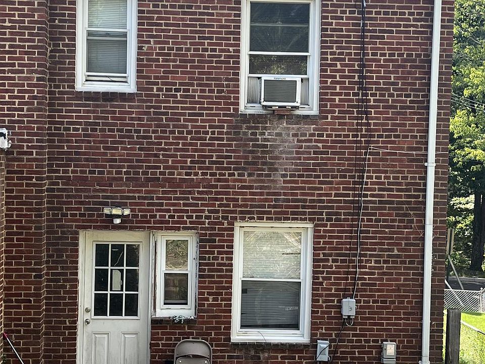 2nd image of 458 Burns St SE